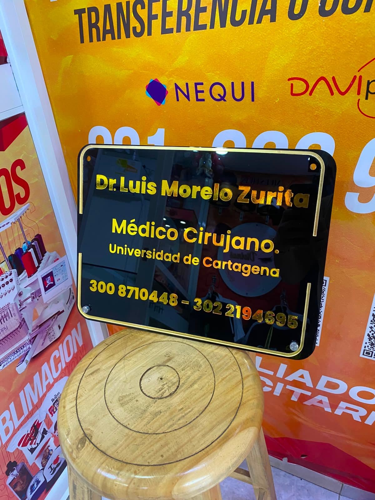 AVISOS EN ACRILICO