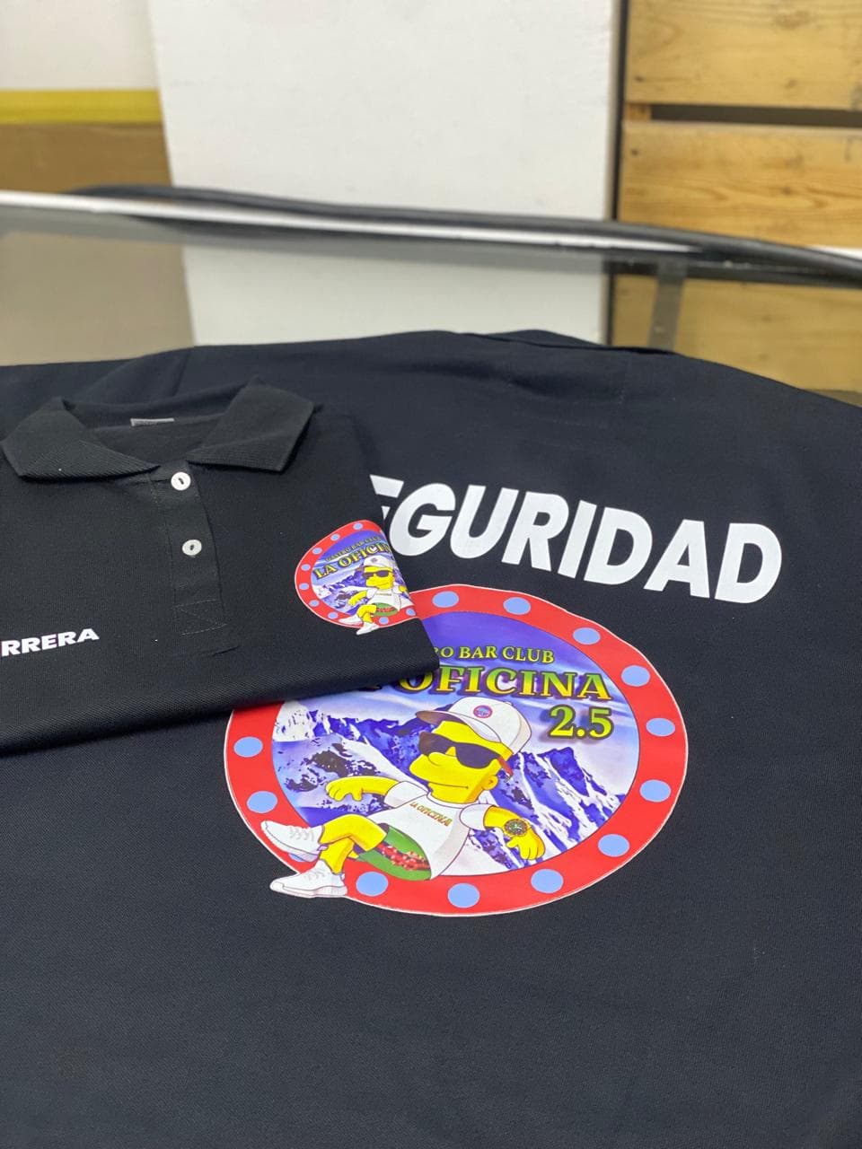 Suéter tipo polo estampado en dtf