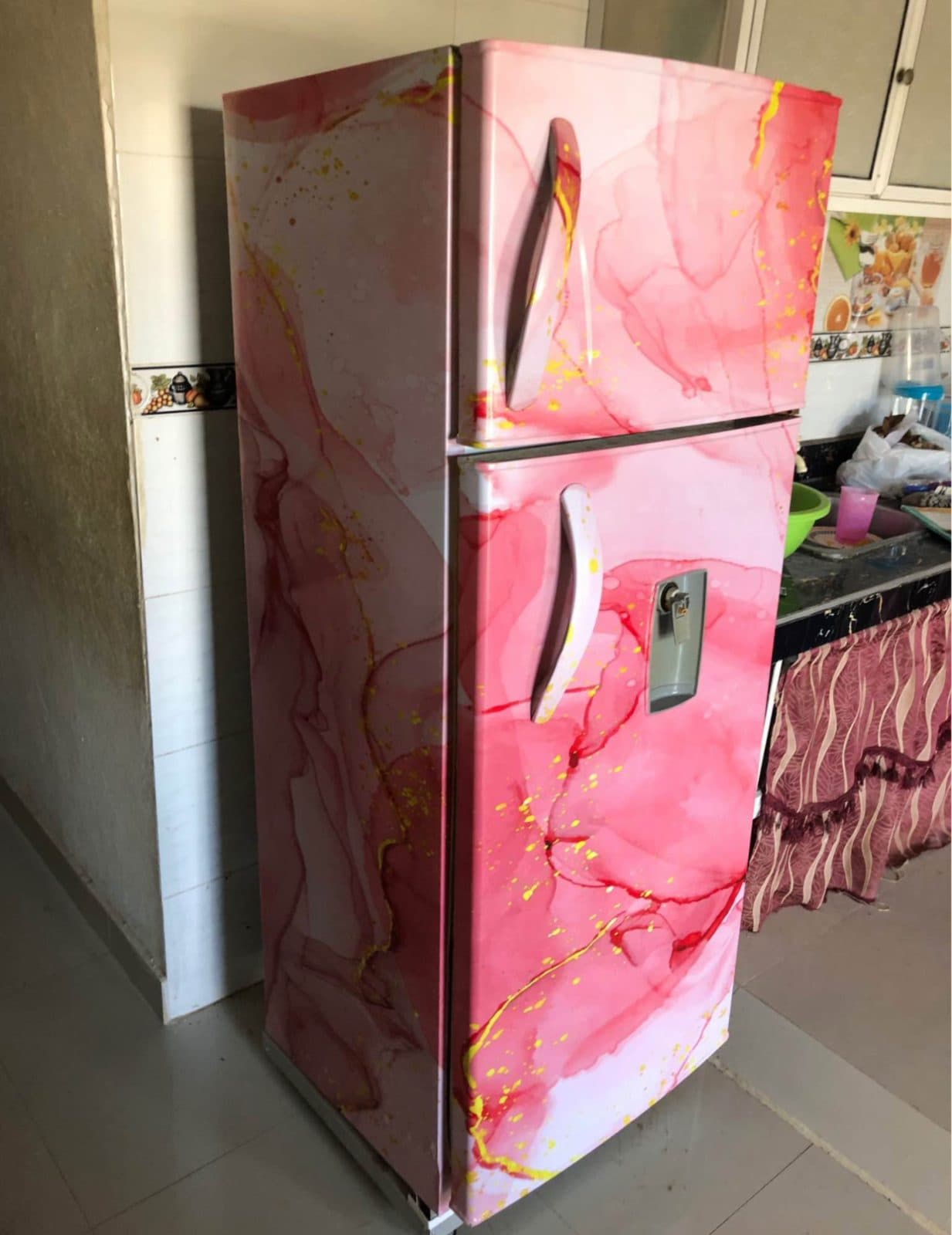 Nevera personalizada con vinilo